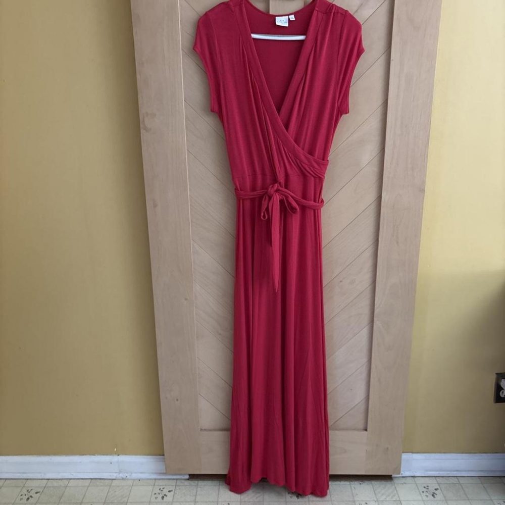 New Directions Red Knit Ankle Length Faux Wrap Dress Size Medium. This is a pull
